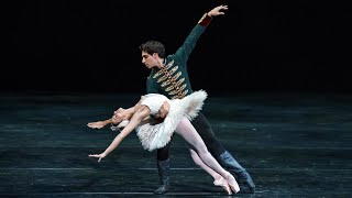 Swan Lake – Act II pas de deux Francesca Hayward Cesar Corrales The Royal Ballet [upl. by Jaunita]